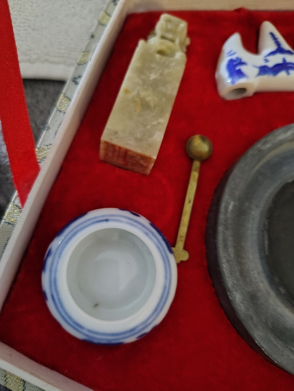 Vintage Traditional Chinese Brush Calligraphy Set - Red/Gold Accents - Picture 14 of 15